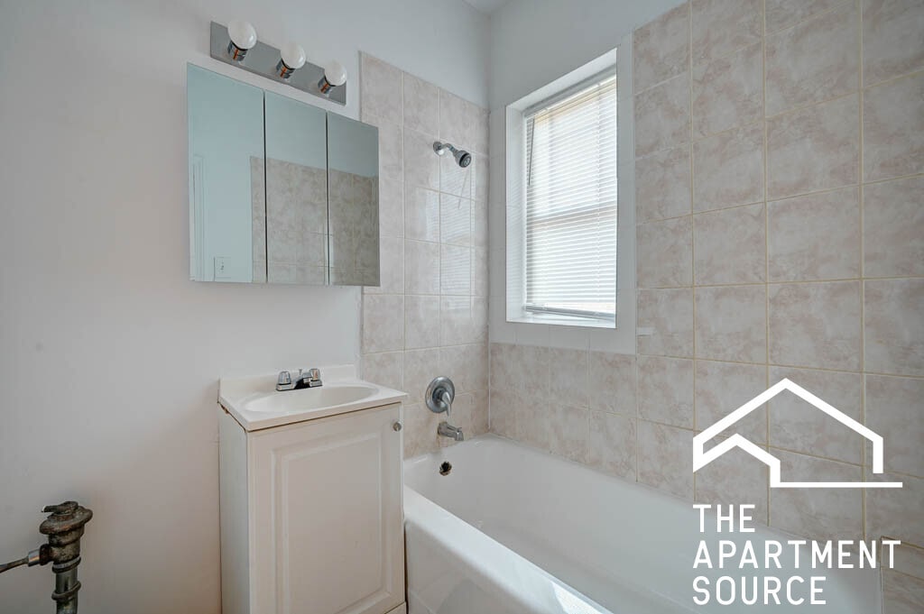 Building Photo - 1333 W Touhy Ave