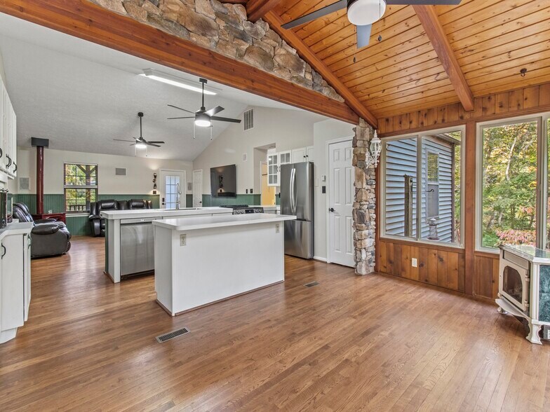 Building Photo - 11386 Sitting Bull Trl