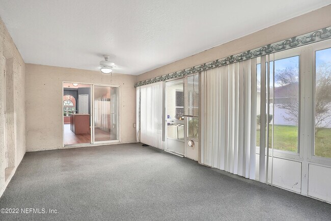 Building Photo - 11 Wheatfield Dr