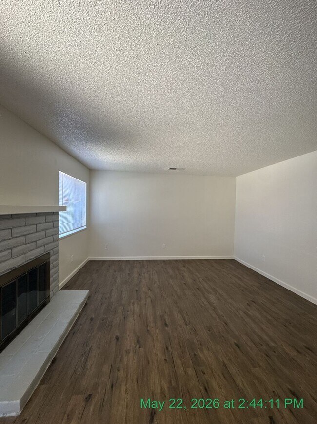 Building Photo - 1566