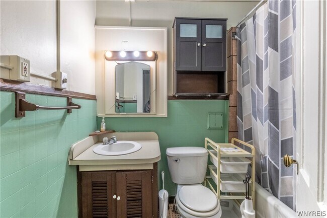 Building Photo - 107 Hawley St