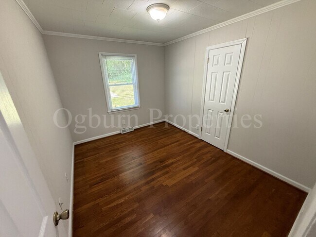 Building Photo - 651 S Sunset Dr