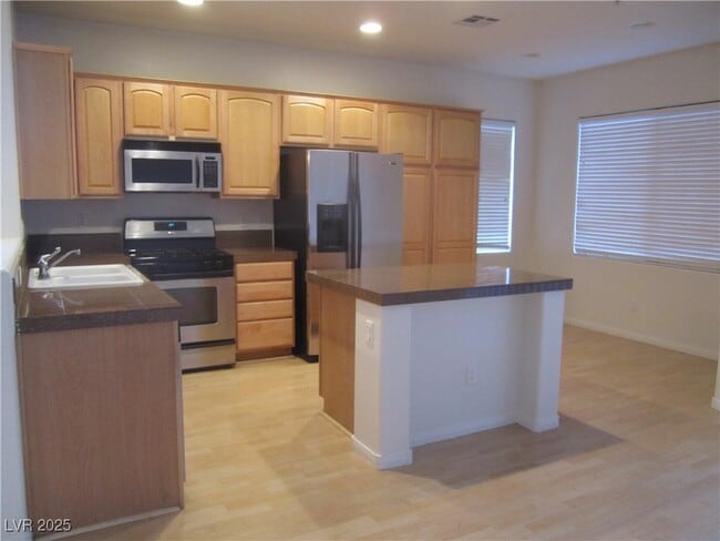Building Photo - 620 White Shark Ct