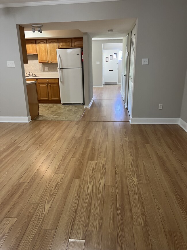 Building Photo - 5758 E Hastings Arch