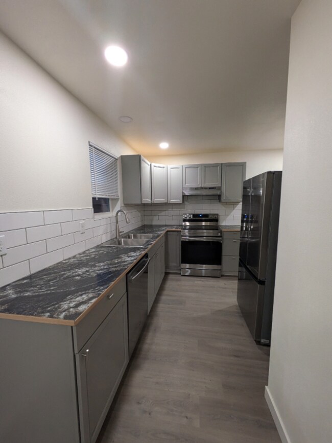 Building Photo - 541 Taylor Ave
