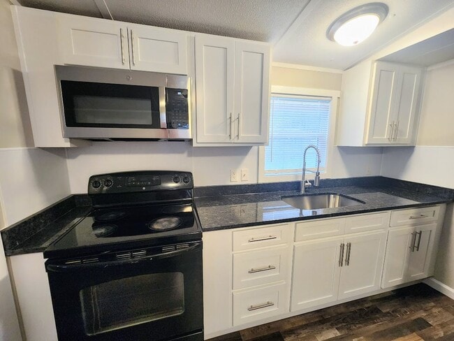 Building Photo - 2 Bedroom Mobile Home Close to Wren