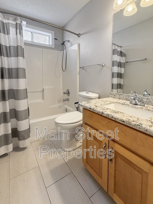Building Photo - 2121 Pin High Dr