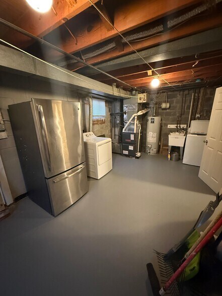 Building Photo - 7301 Calder Dr