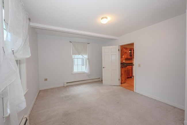 Building Photo - 55 Holbrook Hill Rd