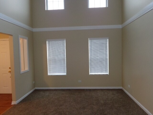 Building Photo - 2201 Oak Leaf Ln