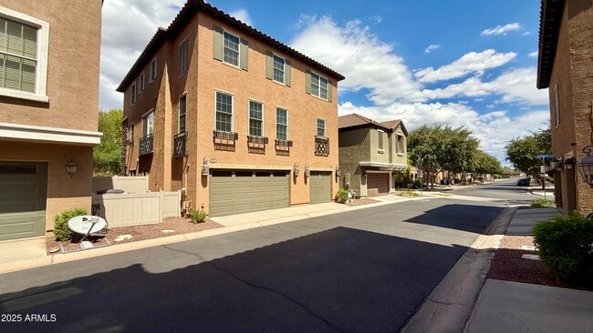 Building Photo - 1632 E Canyon Creek Dr