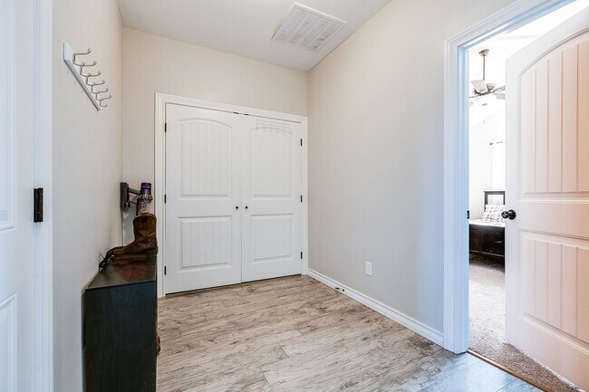 Building Photo - COMING APRIL 2026 - Beautiful Home in Buffalo Heights!