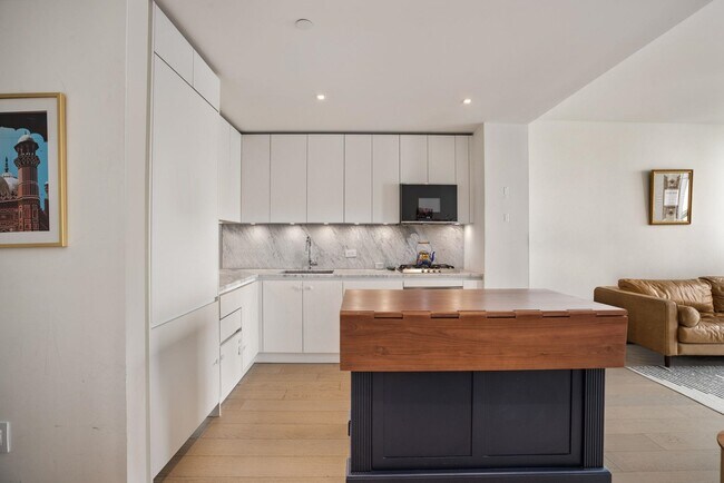 Building Photo - 144 1st St