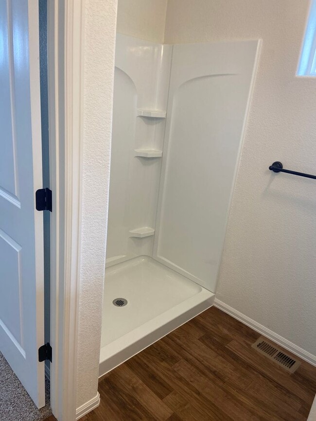 Building Photo - $250 off first months rent! 3 bedroom, 3 bath home in Raindance Community.