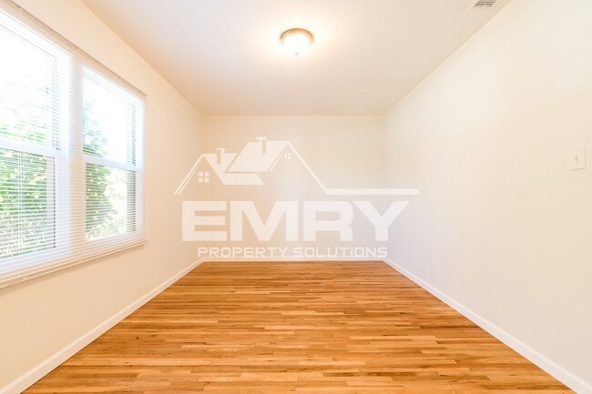 Building Photo - 4743 Levelside Ave