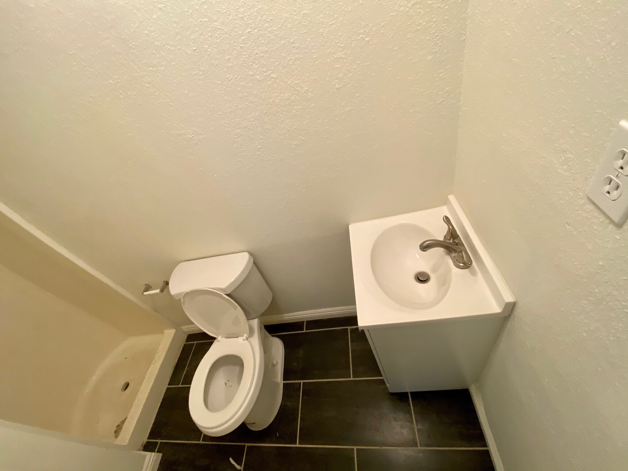 Building Photo - 8710 Avalon Blvd