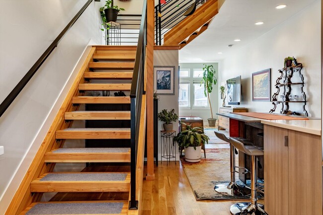 Building Photo - 4-Story Furnished 2BD, 2.5BA LoHi Townhome with Rooftop Deck