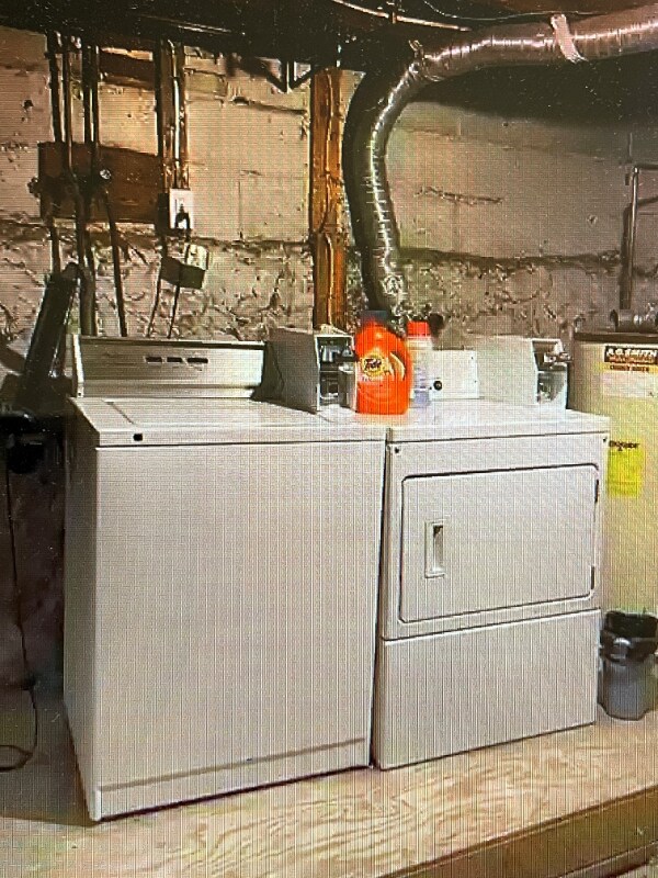 Building Photo - 36 School St