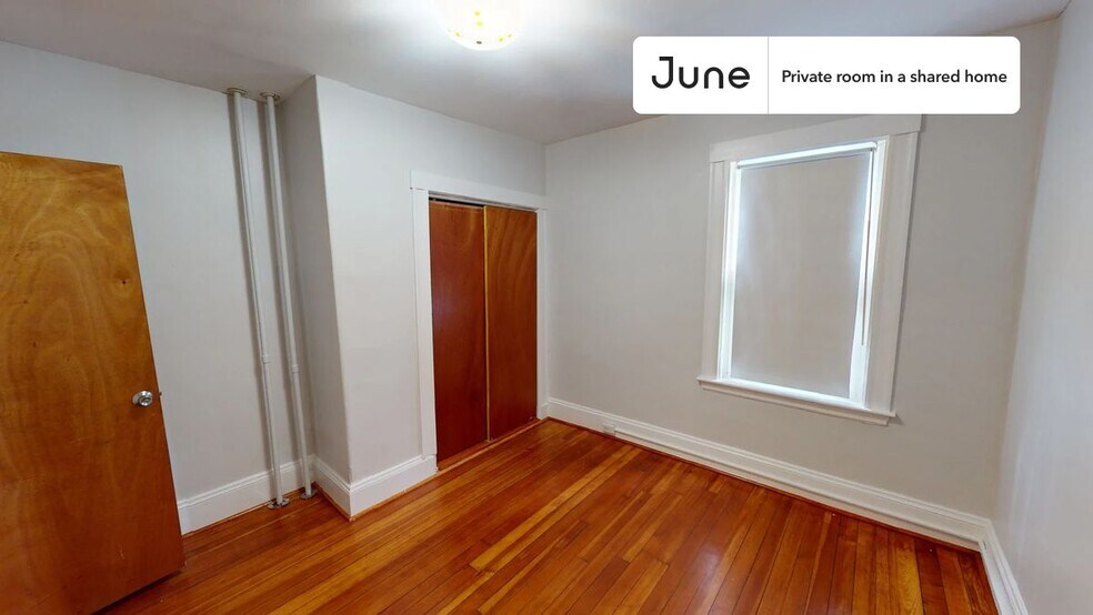 Building Photo - Private bedroom in 4 bed/1 bath Home