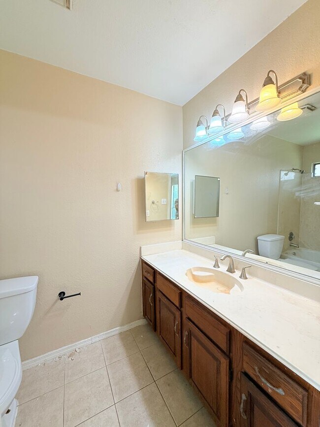 Building Photo - 3401 W Sage Ct