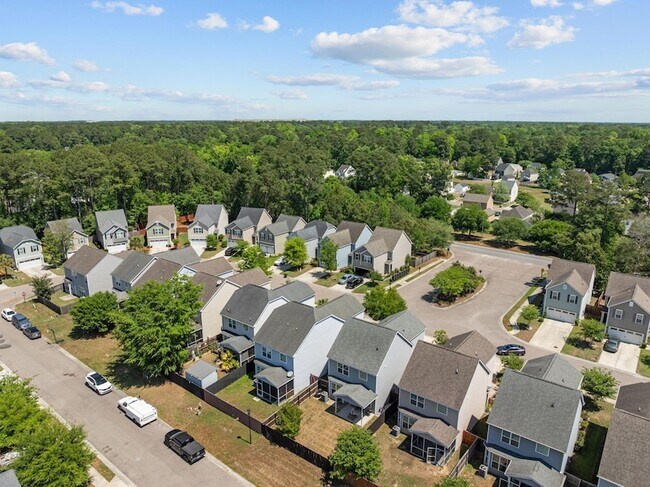 Building Photo - 8988 Cat Tail Pond Rd