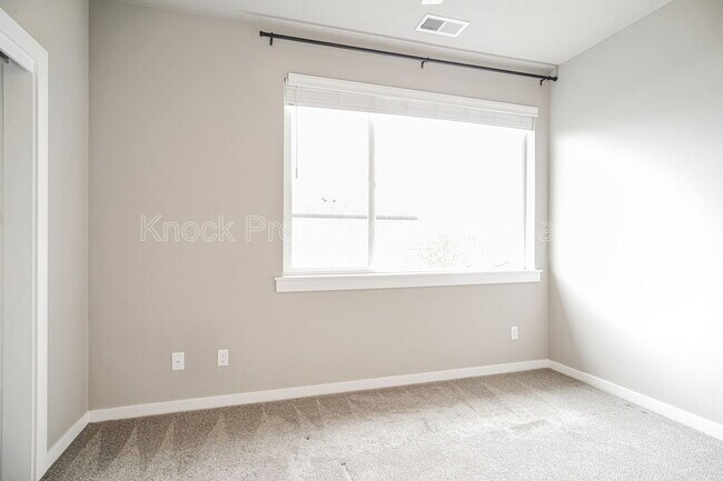 Building Photo - 17346 SW Kite Ln