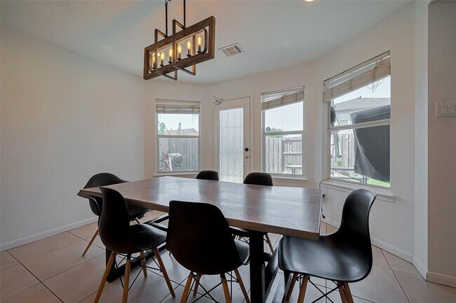 Building Photo - 15214 Mission Forest Dr