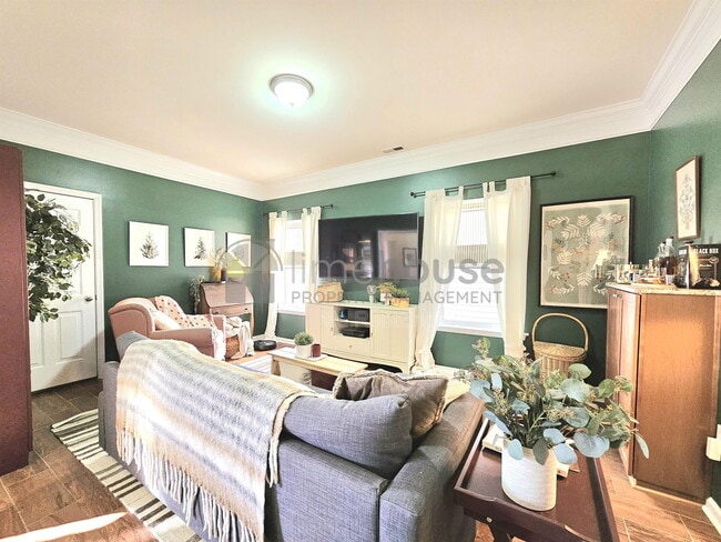 Building Photo - 820 Gem Ct