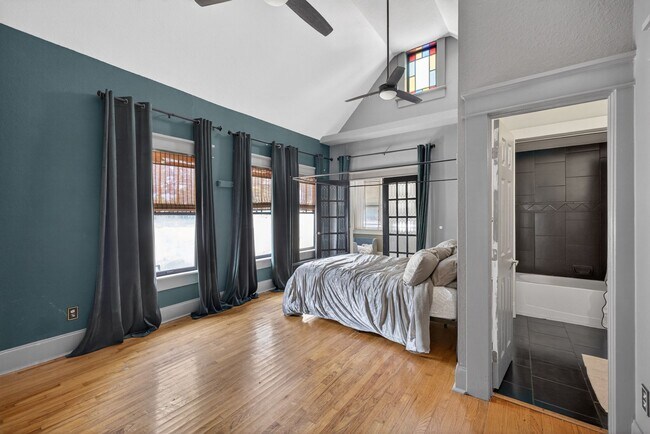 Building Photo - Stunning 4-bedroom home in Tampa! (Bonus room)