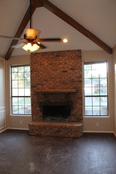 Building Photo - 717 Cross Ridge Circle North