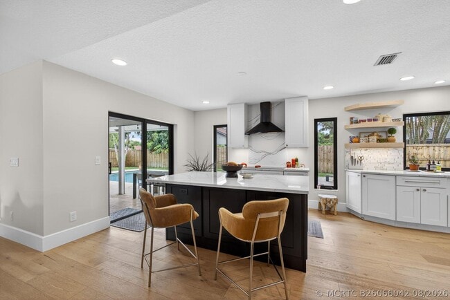 Building Photo - 12897 La Rochelle Cir