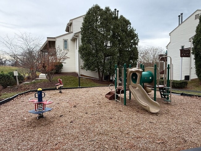 Building Photo - Spacious 3 Bedroom Condo- RENT TODAY & SAVE!