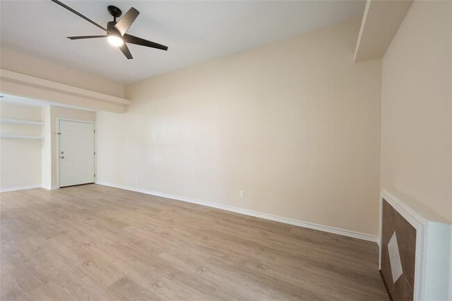 Building Photo - 6903 Woodhue Dr