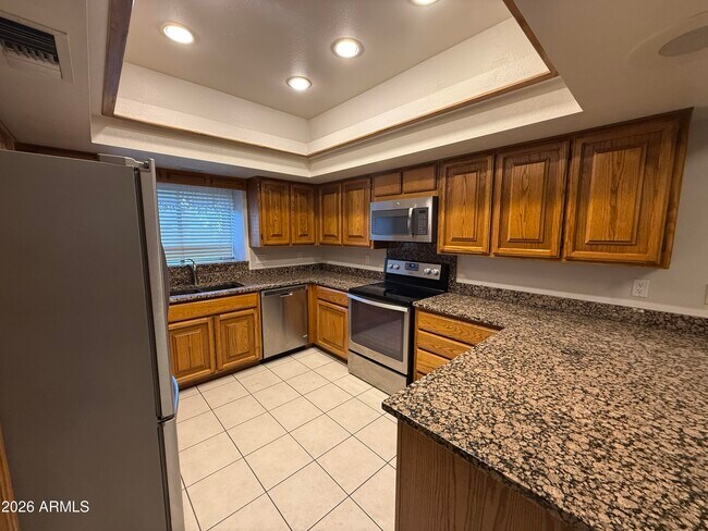 Building Photo - 1753 E Gable Ave