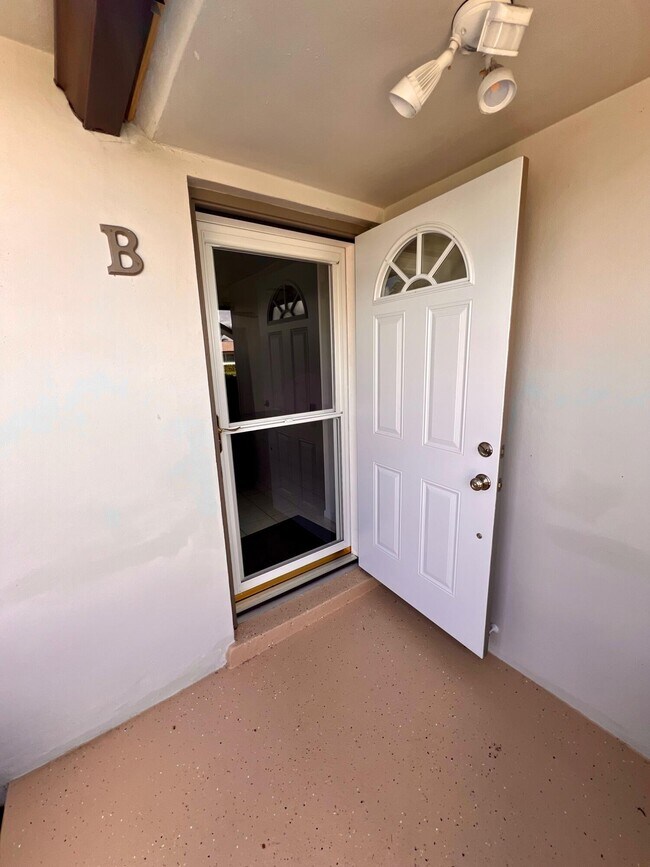Building Photo - 2805 Crosley Dr E