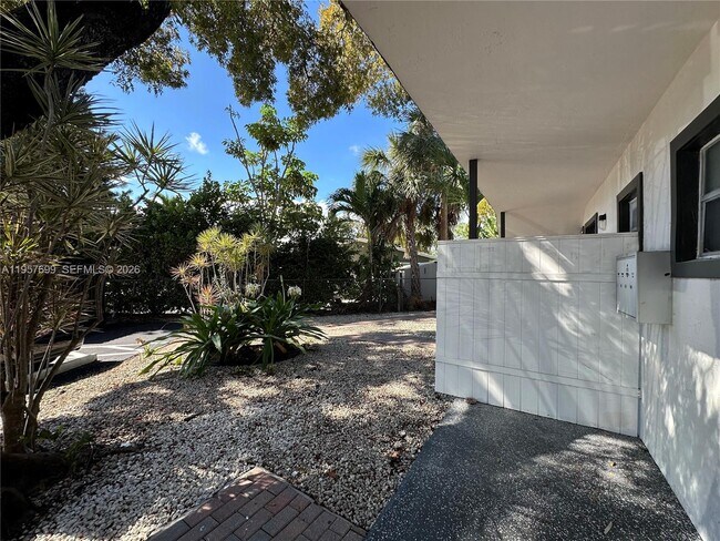 Building Photo - 1409 N Dixie Hwy