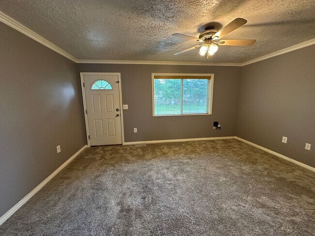 Building Photo - Cute and Cozy 2 Bed, 1.5 Bath Townhome in the Meadows!