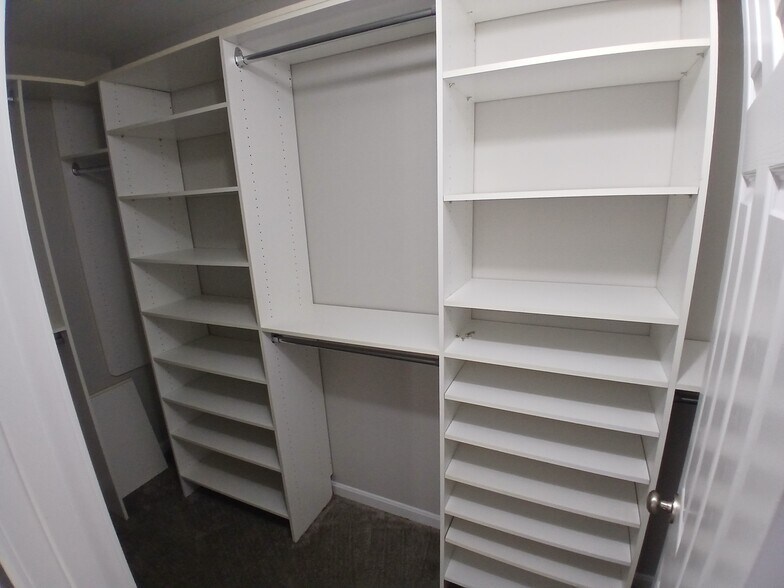 Building Photo - 1445 Urlage Dr