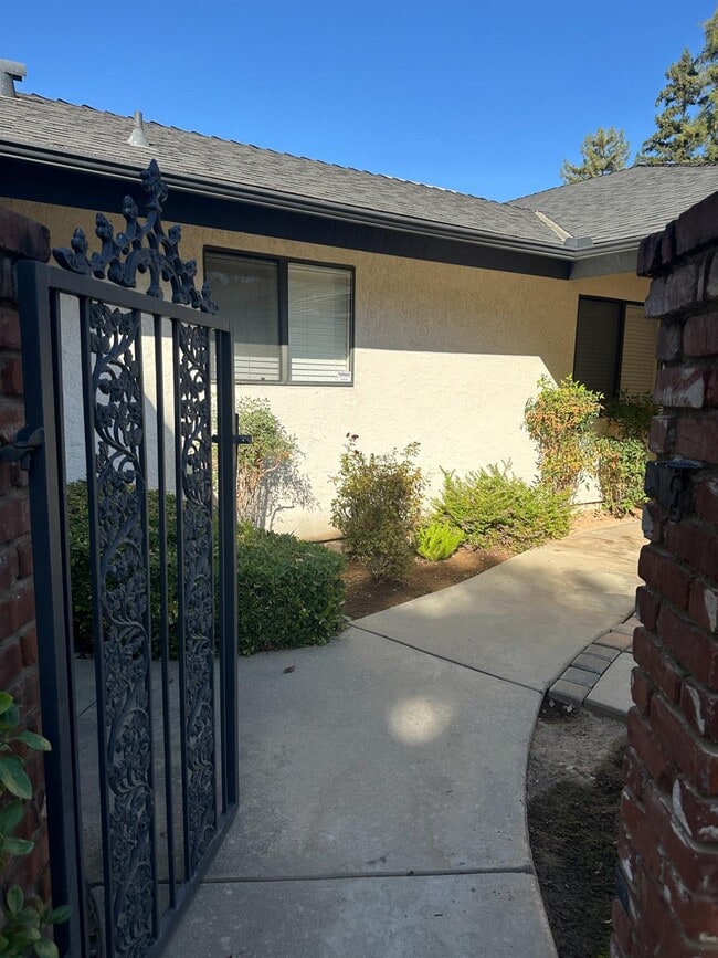 Building Photo - 3644 W Beechwood Ave