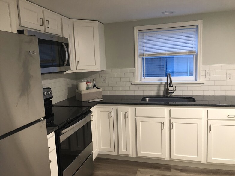 Building Photo - 108 Clinton St