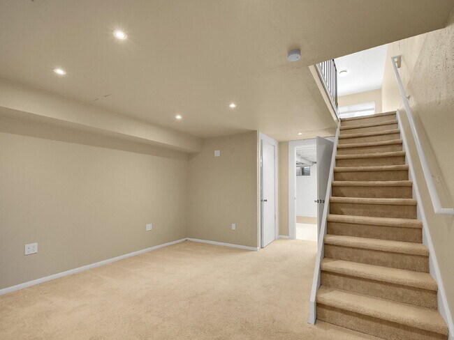 Building Photo - $2,295.00, 2-bed, 3-bath Condo in Westmins...