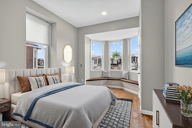 Building Photo - 4420 Chestnut St