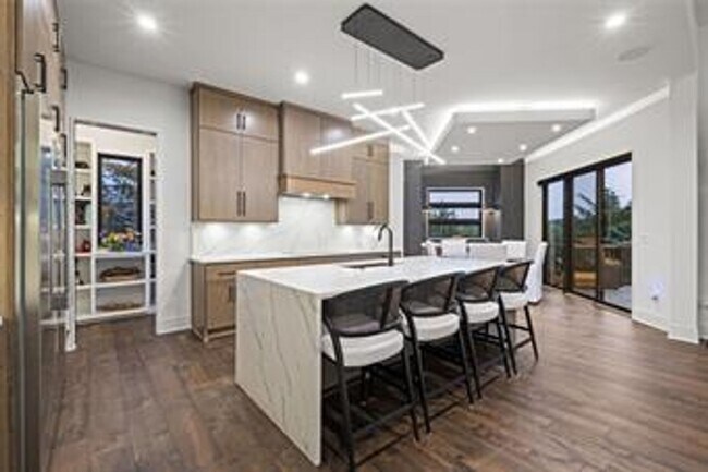 Building Photo - {5842} Luxury Rental in Forrest Ridge Esta...