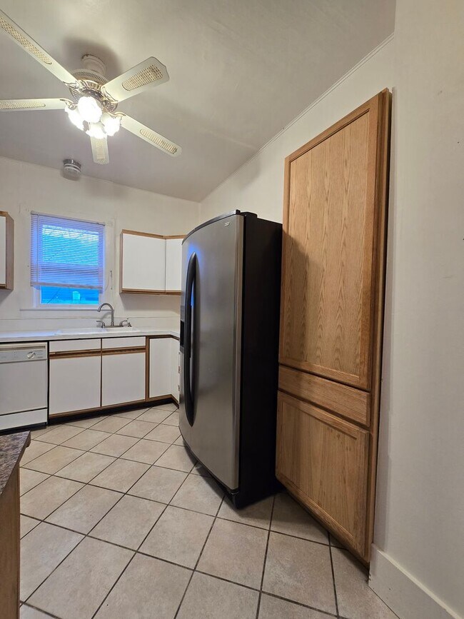 Building Photo - 135 Custer Ave