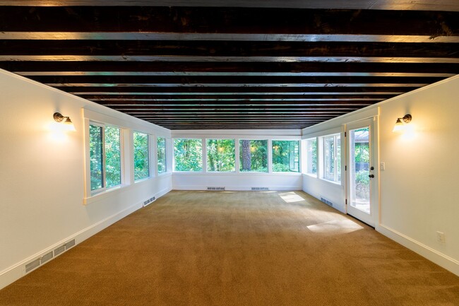 Building Photo - Luxurious Portland Heights home tucked away on a private street on nearly half an acre.