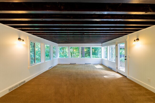Building Photo - Upper House