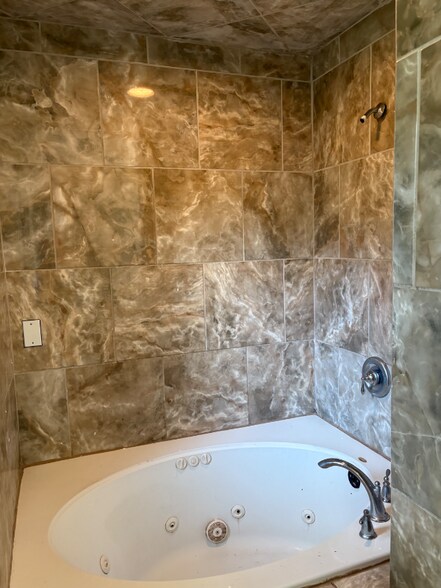 Building Photo - 4246 Redonda Ln