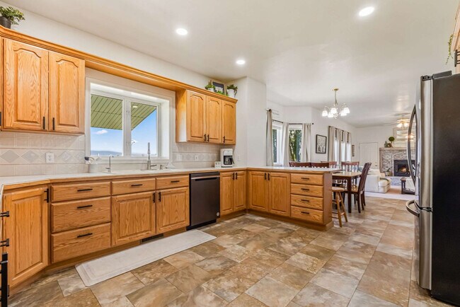 Building Photo - 426 S 750 W