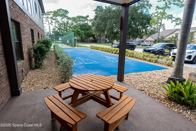 Building Photo - 605 Saint Albans Court