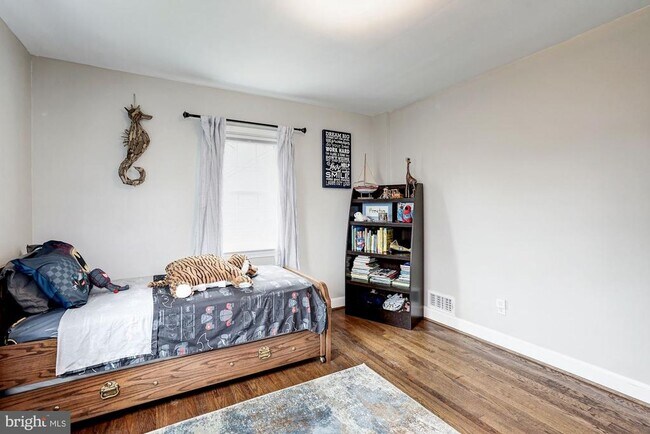 Building Photo - 5724 27th St NW